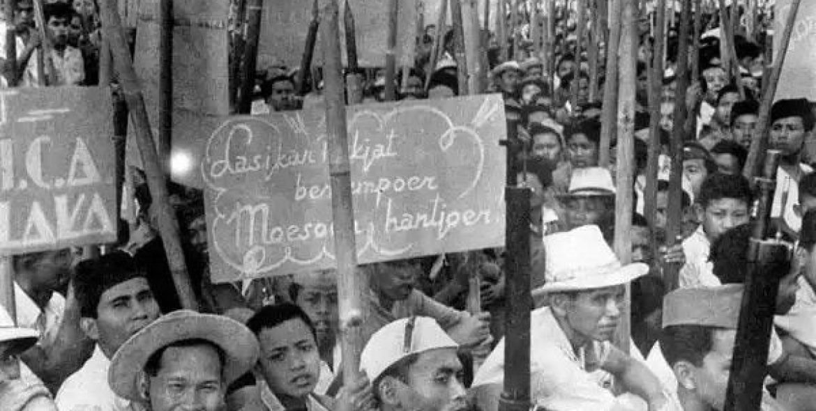 1946_ Leden van een Indonesische strijdgroep…